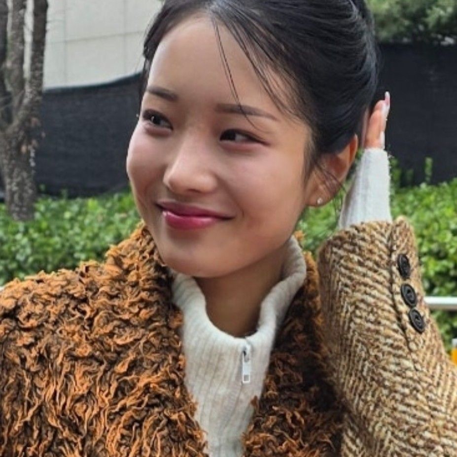 Recent activity shot of Kim Soyeon (2004)