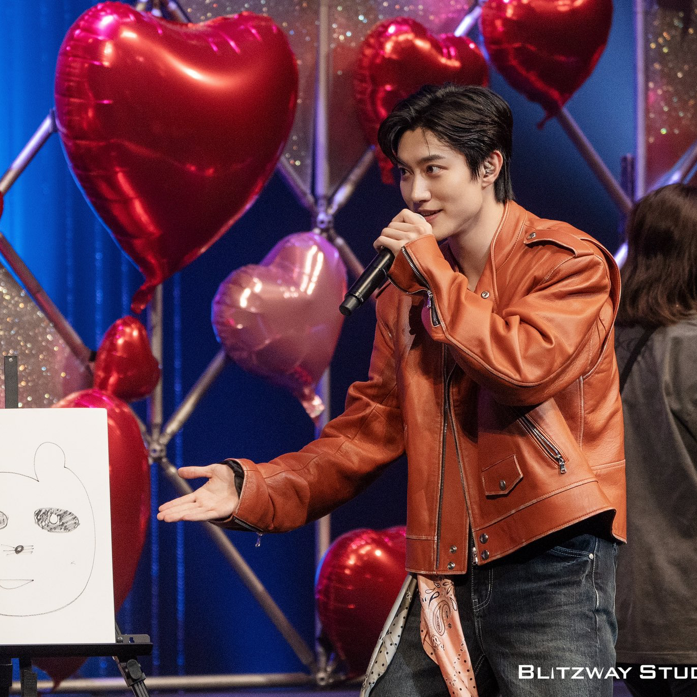 粉絲拍下的郭東延瞬間