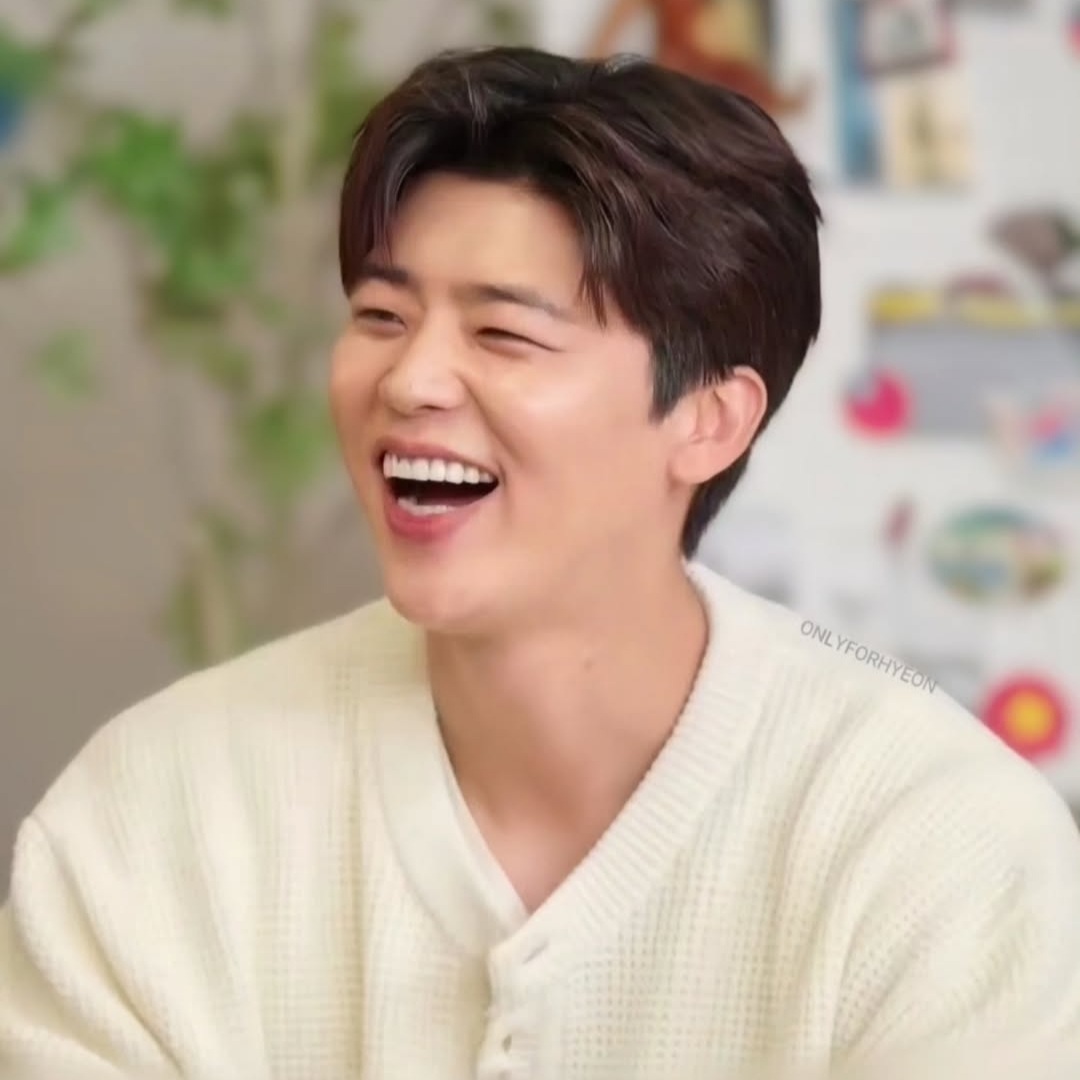 A moment captured by a fan of Park Jihyeon