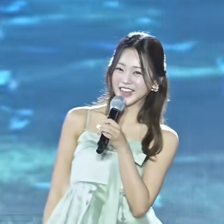 Latest photo of Hong Jiyoon