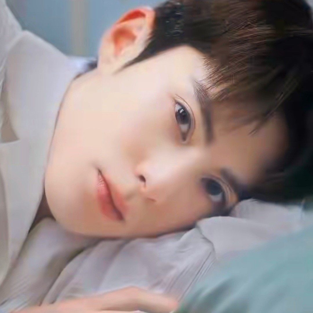 A moment captured by a fan of Dylan Wang