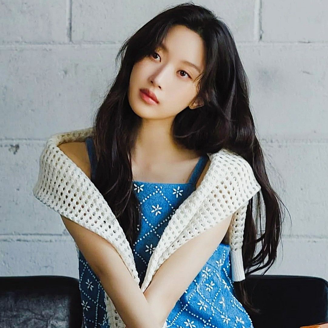 Behind-the-scenes cut of Mun Kayoung