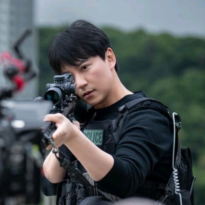 Behind-the-scenes cut of Kim Namgil