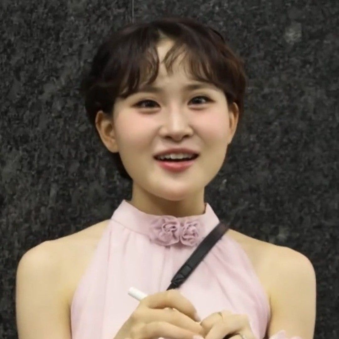 Behind-the-scenes cut of Kim Dahyun