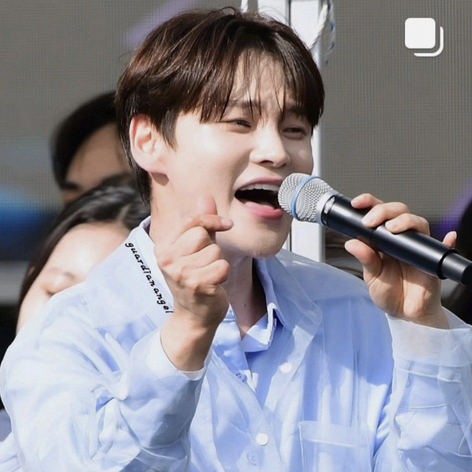 A moment captured by a fan of Park Seojin