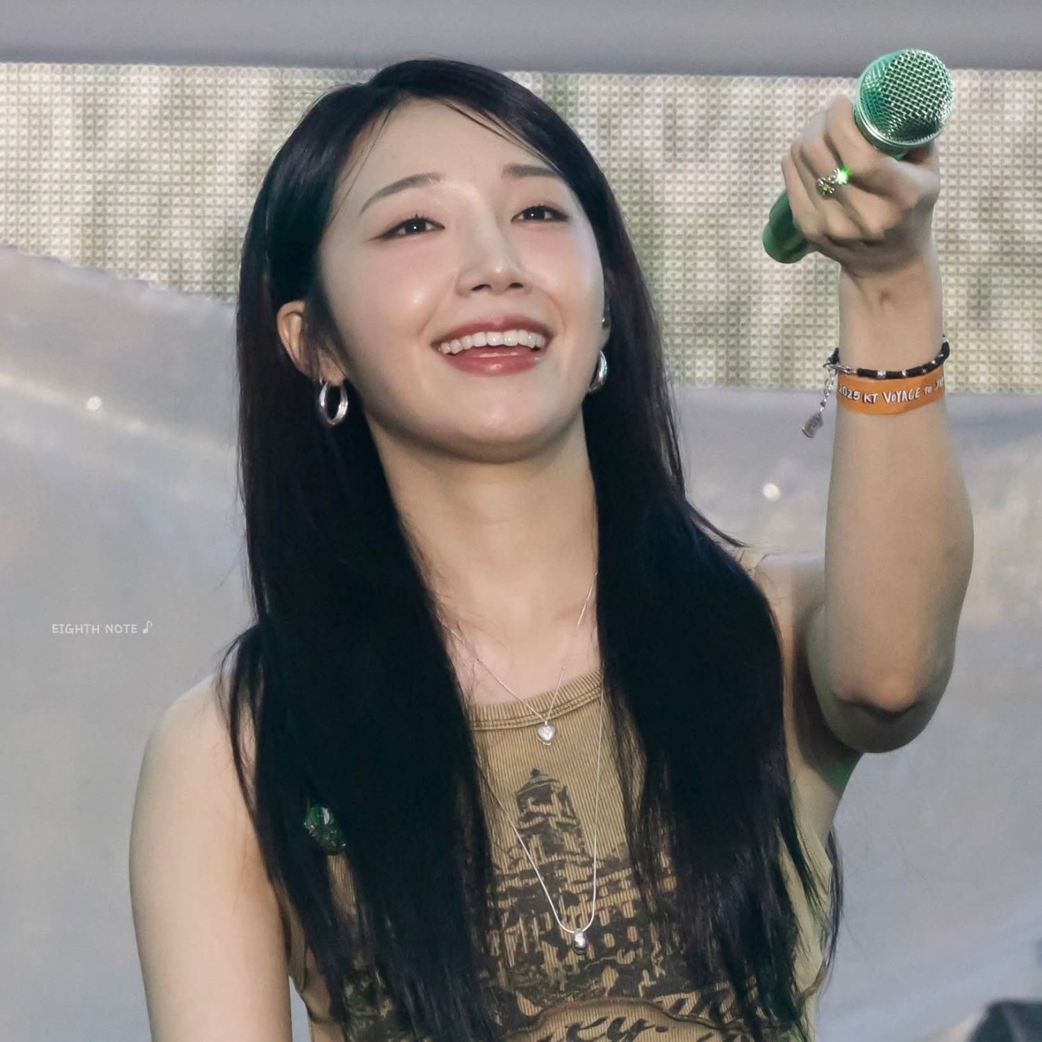 Behind-the-scenes cut of Jung Eunji