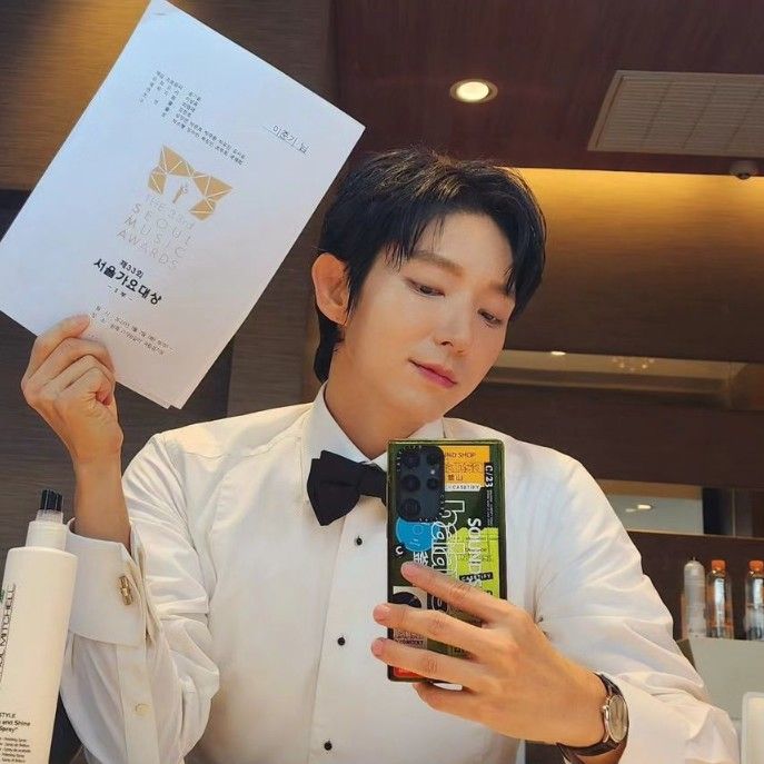 Behind-the-scenes cut of Lee Joongi