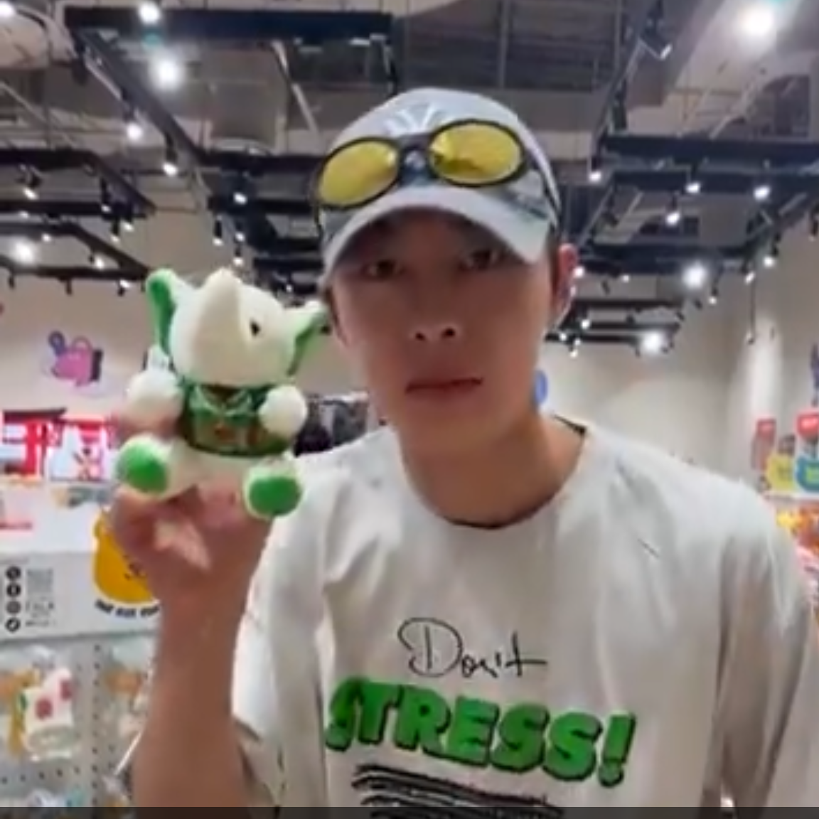 A moment captured by a fan of Lee Jaewook