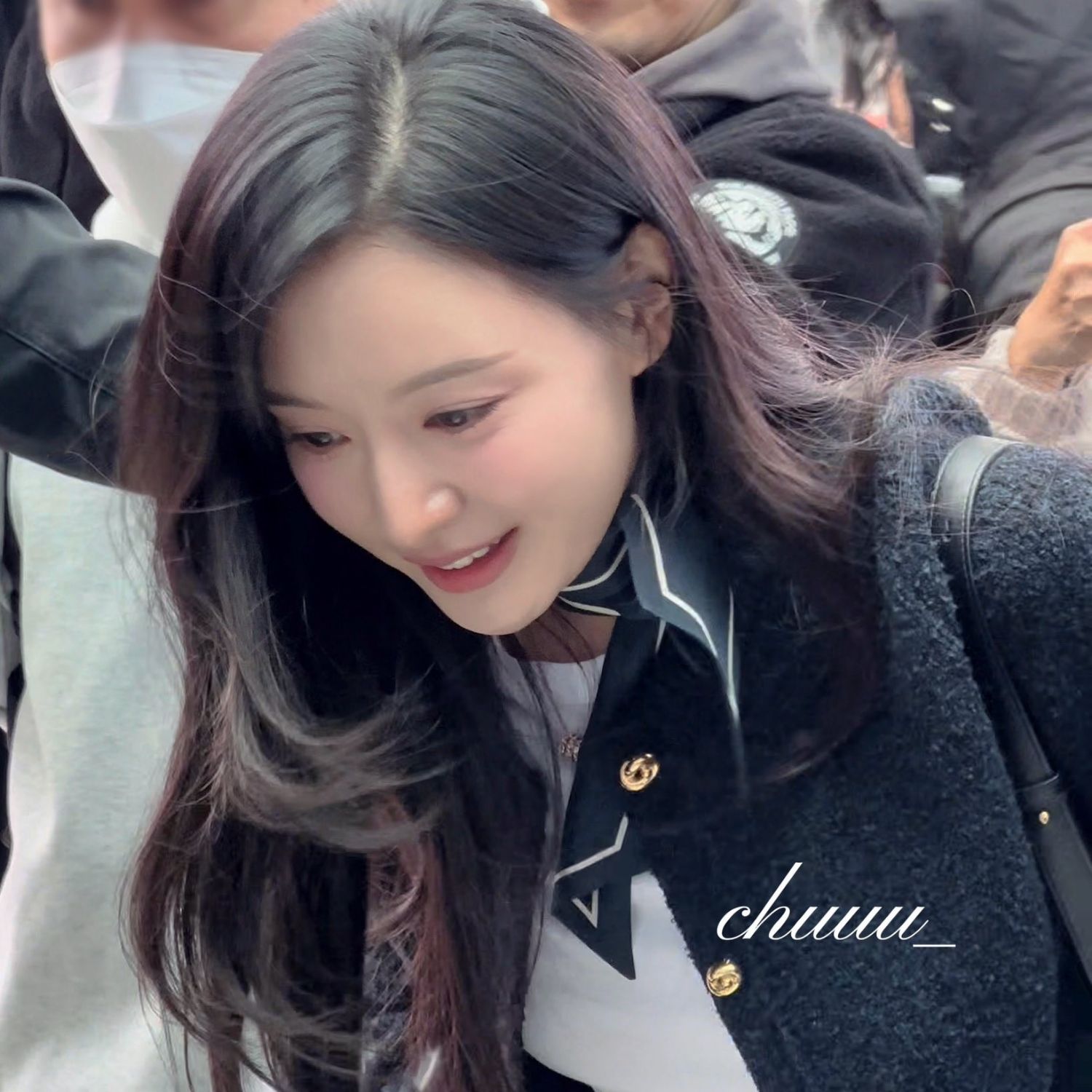 Behind-the-scenes cut of Kim Jiwon