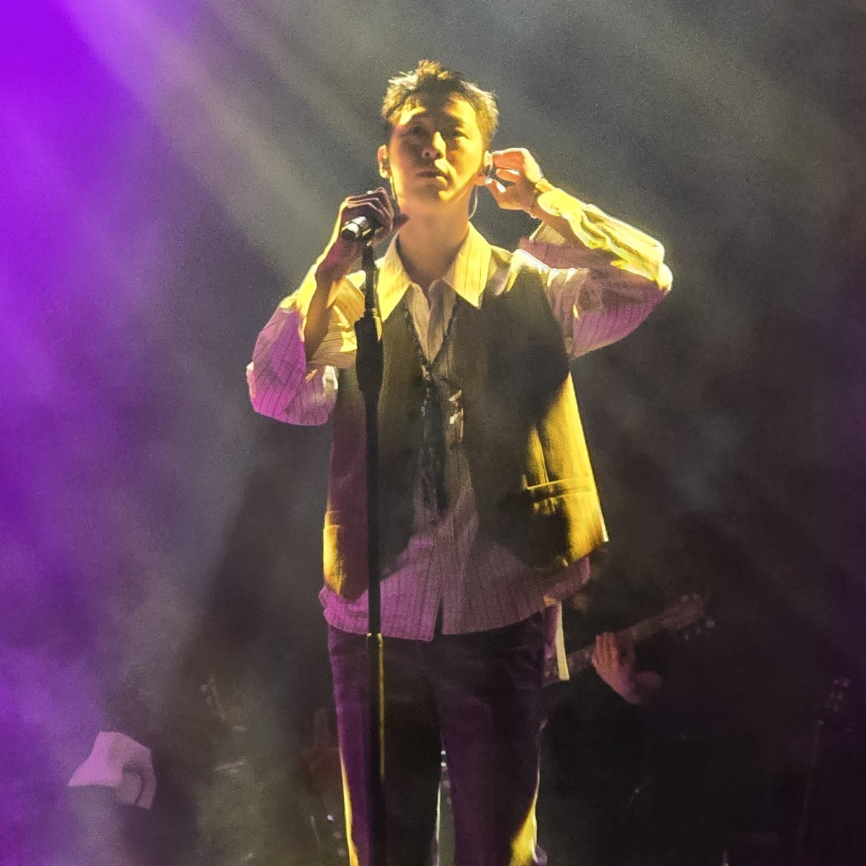 A moment captured by a fan of Lee Jaewook