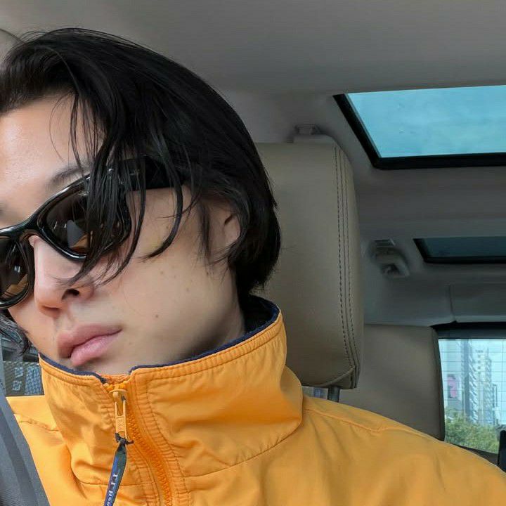 Behind-the-scenes cut of Lee Jongwon