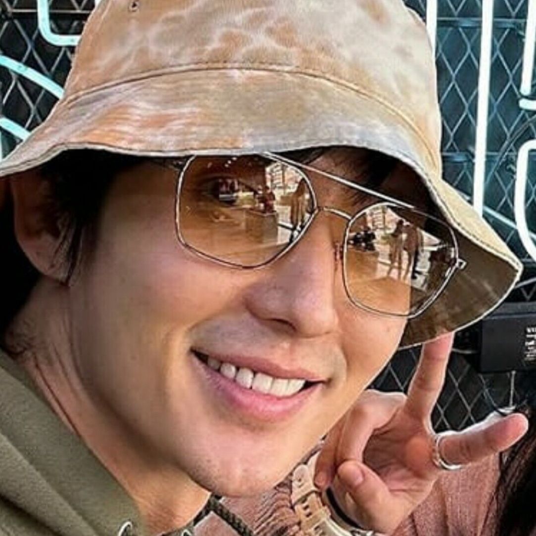 Behind-the-scenes cut of Lee Joongi