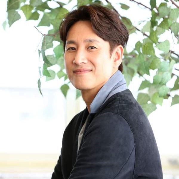 Recent activity shot of Lee Sunkyun