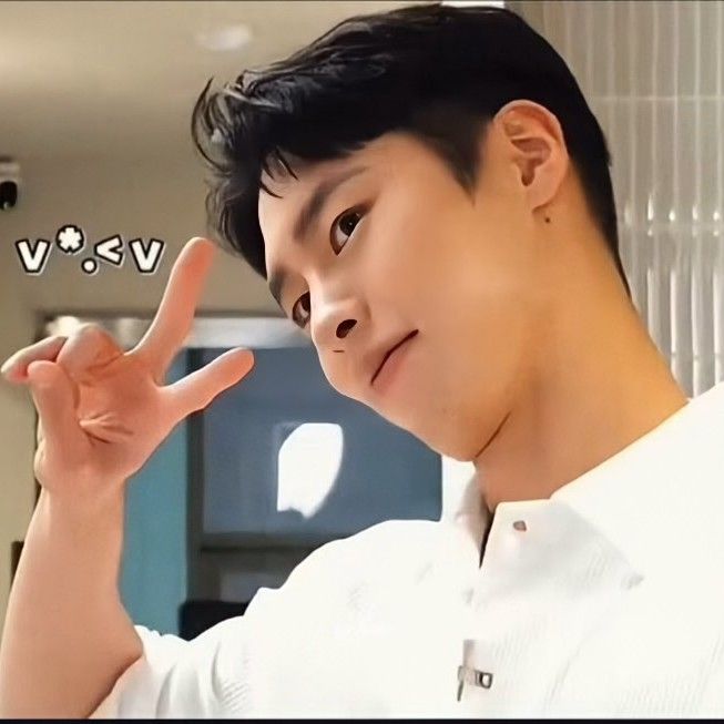 A moment captured by a fan of Lee Jaewook