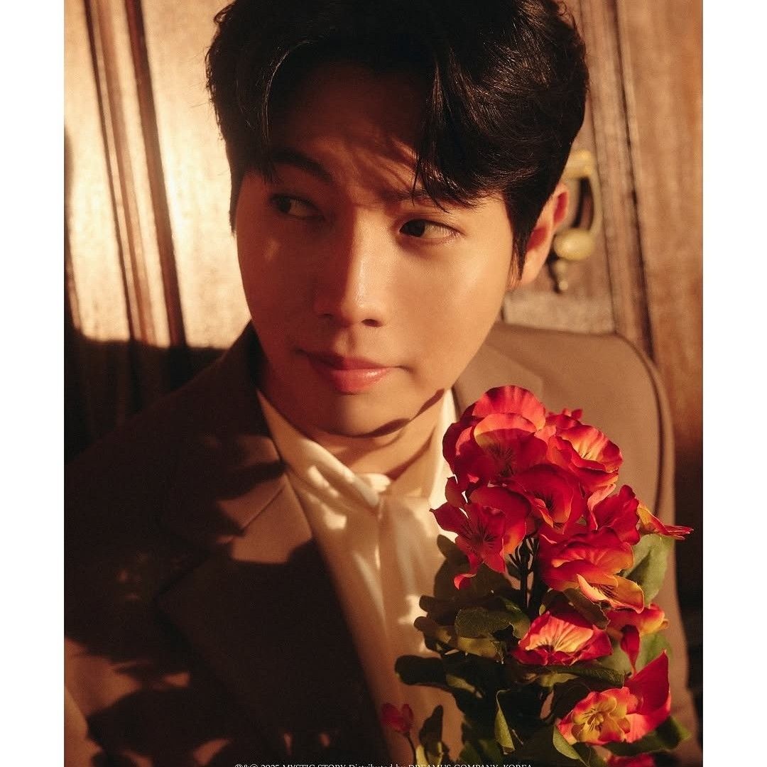 Latest photo of Son Taejin