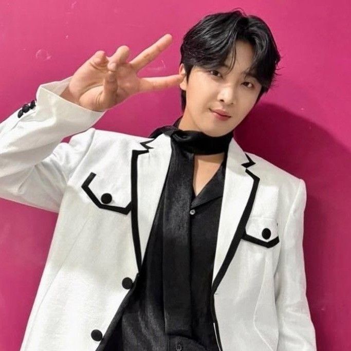 A moment captured by a fan of Hwang Yunsung