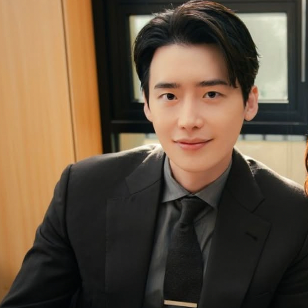 Recent activity shot of Lee Jongsuk