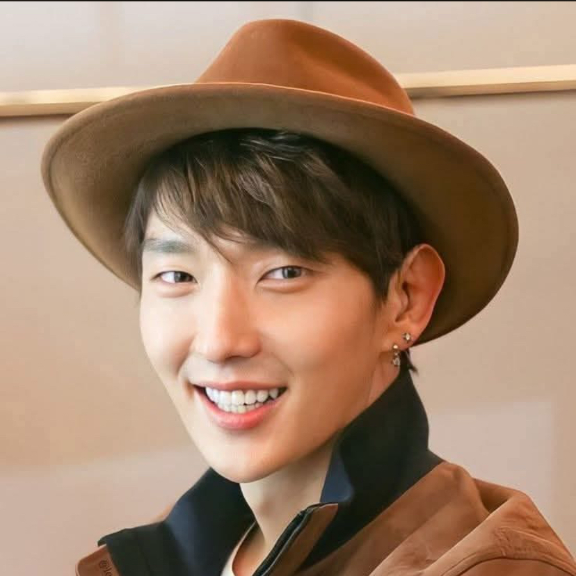 A moment captured by a fan of Lee Joongi