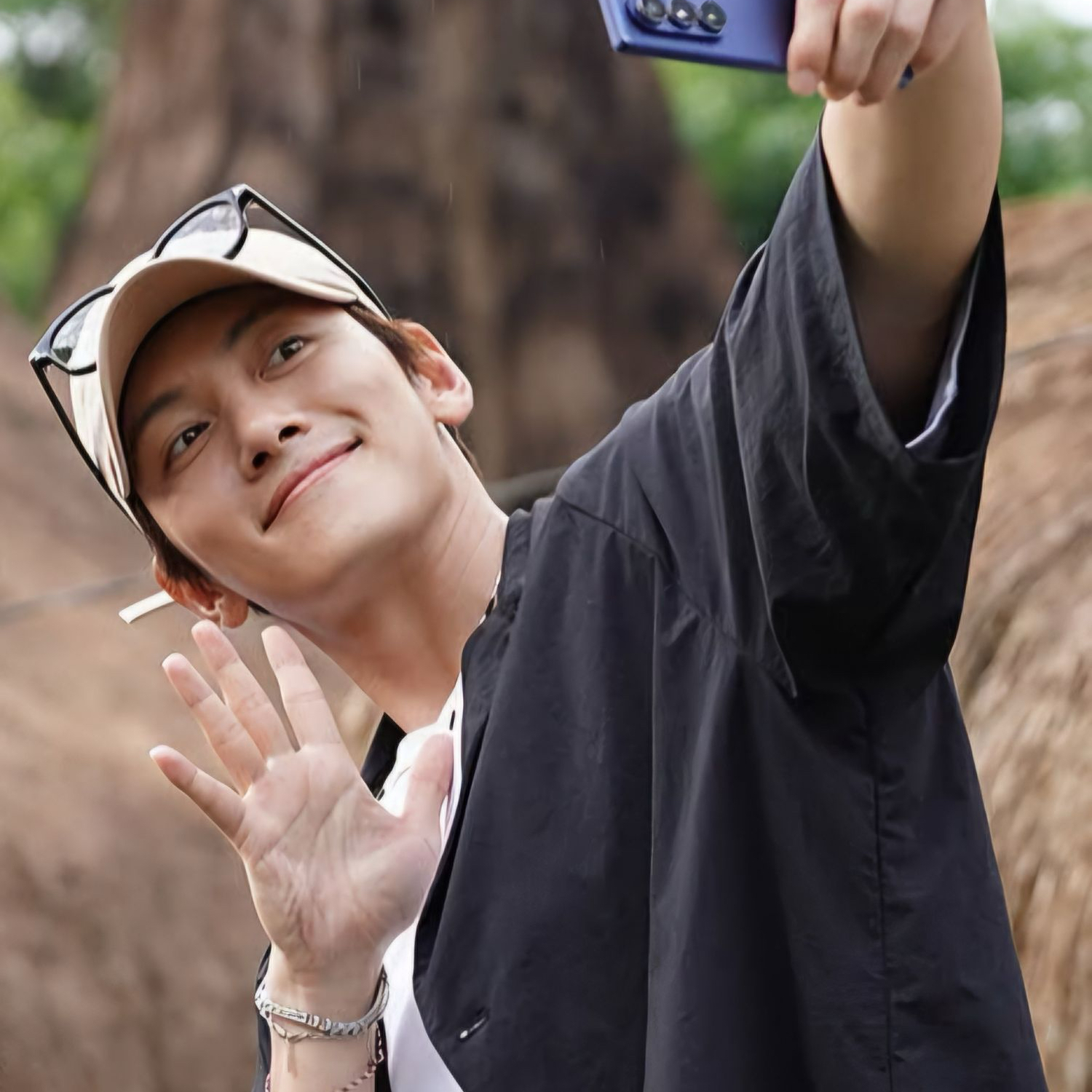 Behind-the-scenes cut of Ji Changwook