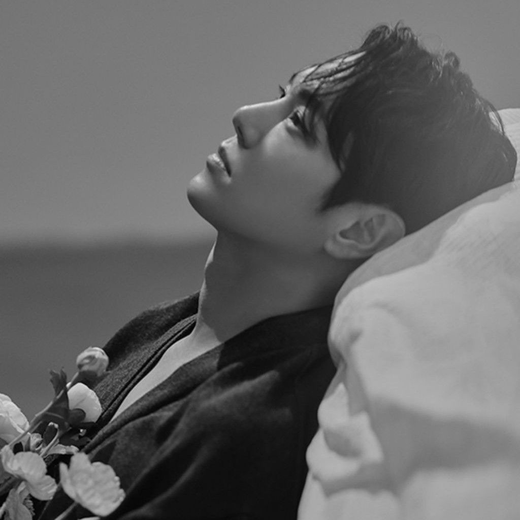 Behind-the-scenes cut of Hwanhee