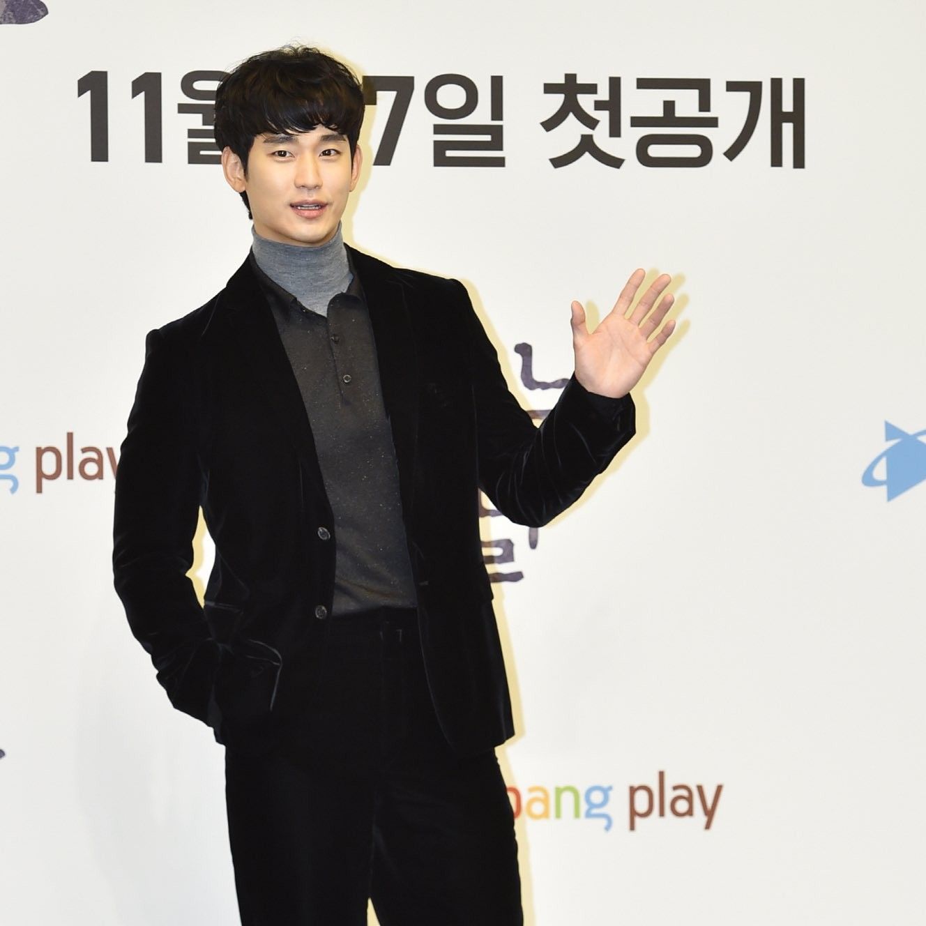 粉絲拍下的金秀賢瞬間