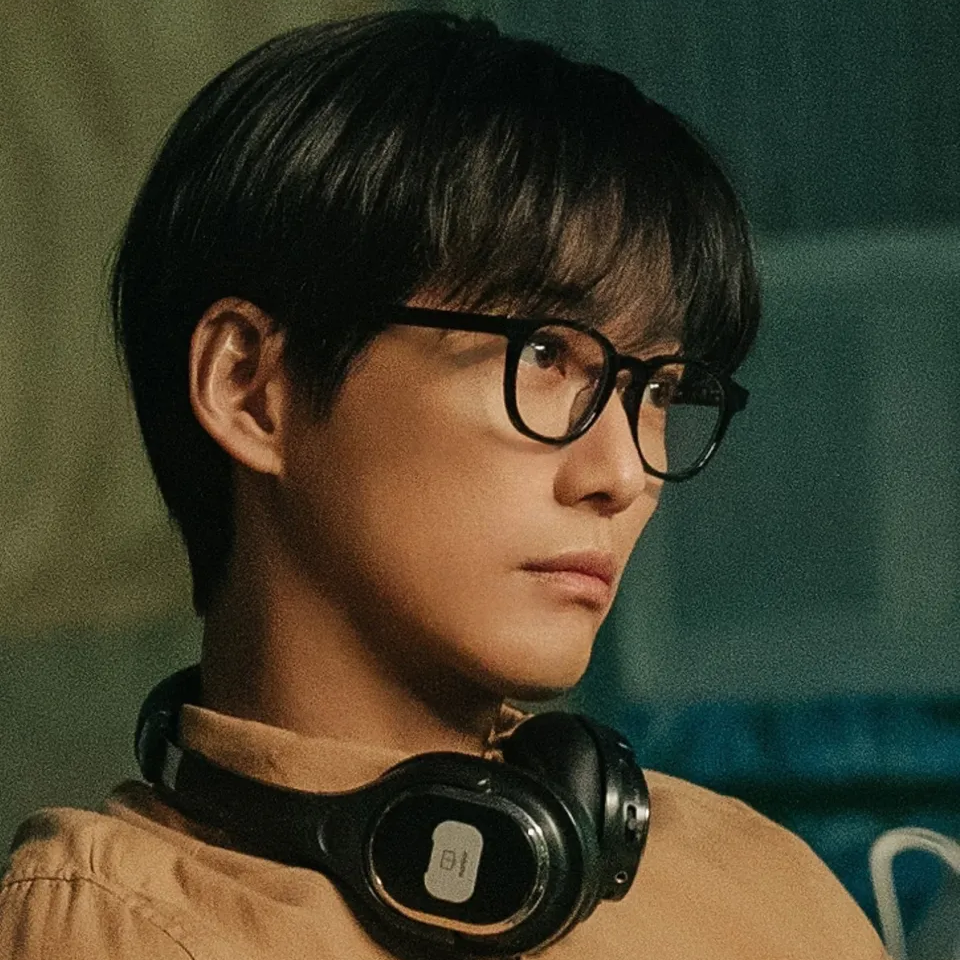 Behind-the-scenes cut of Namkoong Min