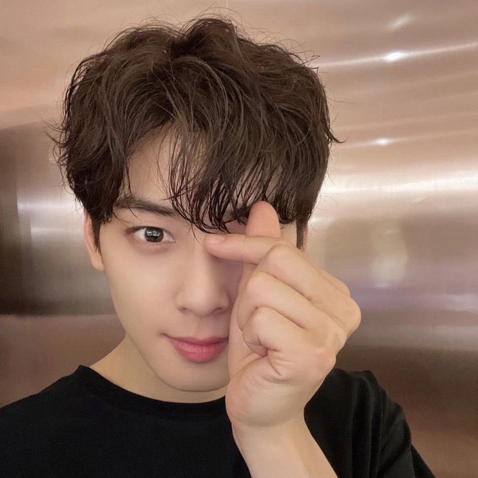 A moment captured by a fan of Cha Eunwoo