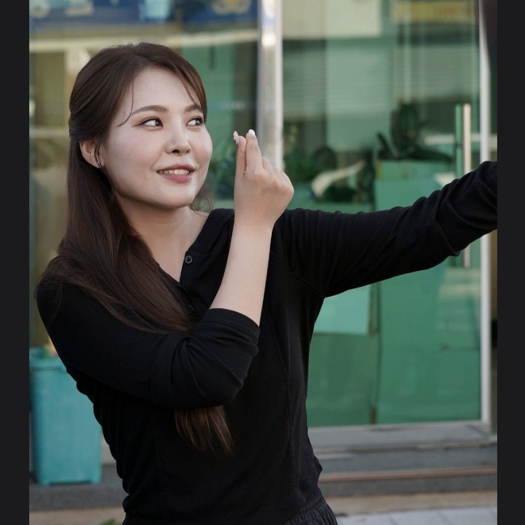 Behind-the-scenes cut of Miss Kim