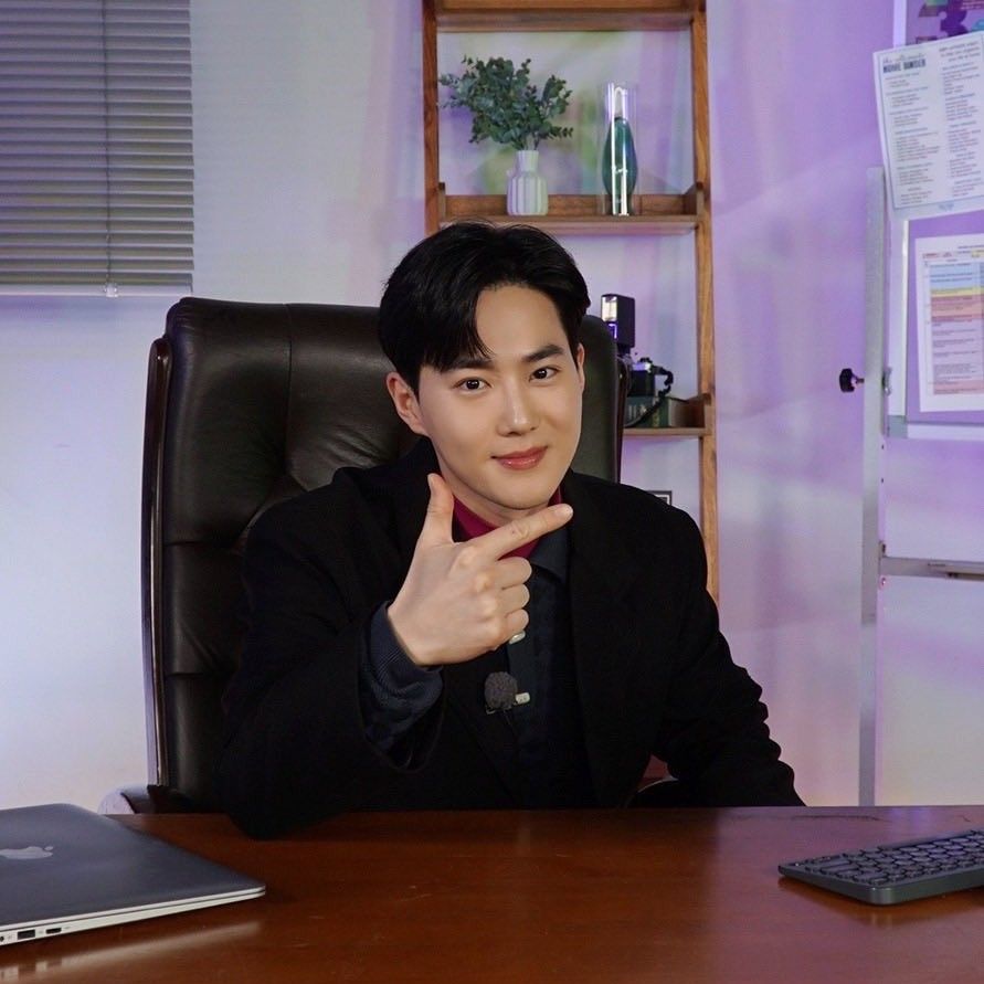 A moment captured by a fan of Suho