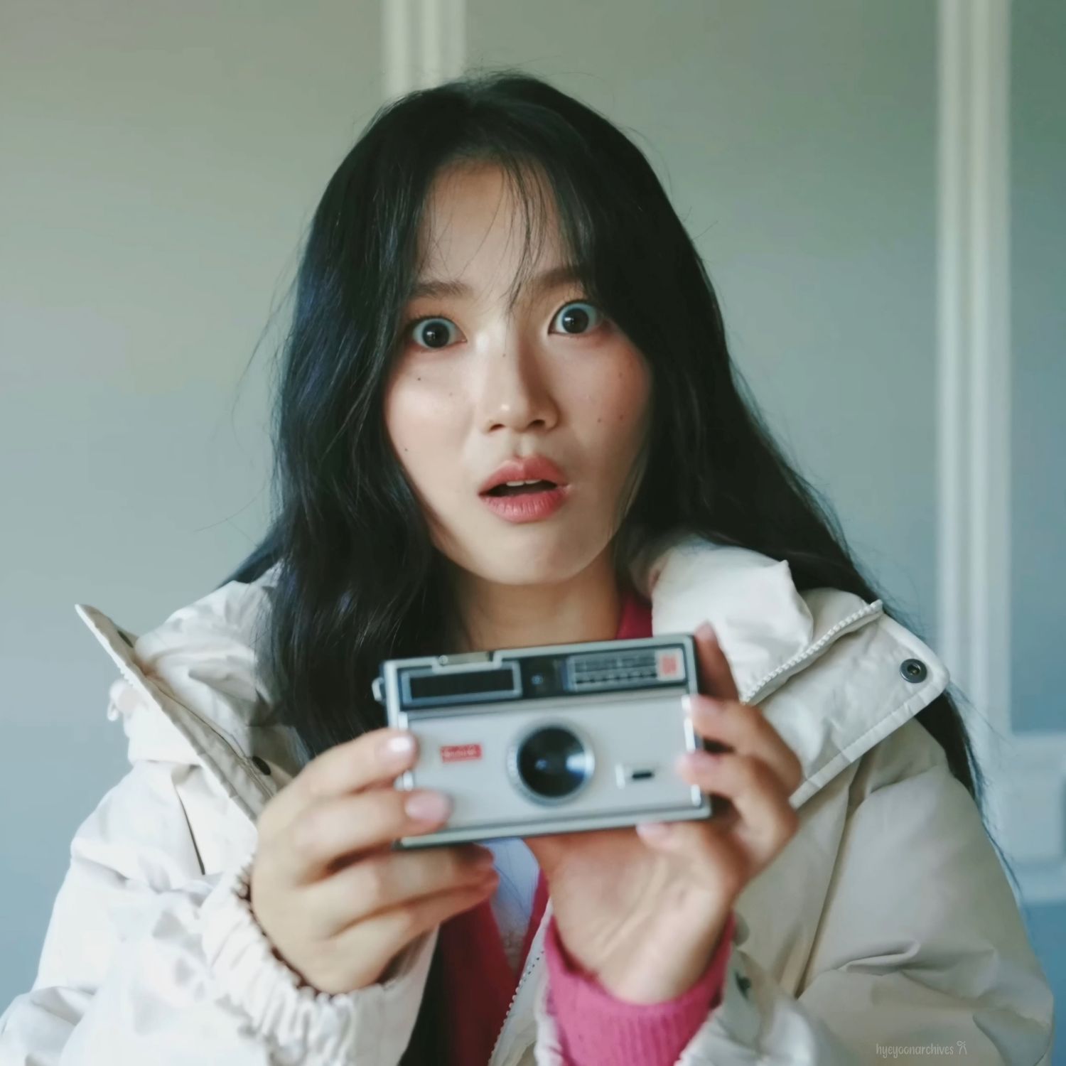 Behind-the-scenes cut of Kim Hyeyoon