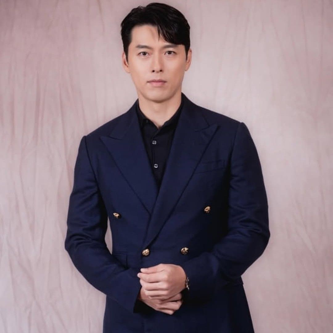 A moment captured by a fan of Hyun Bin