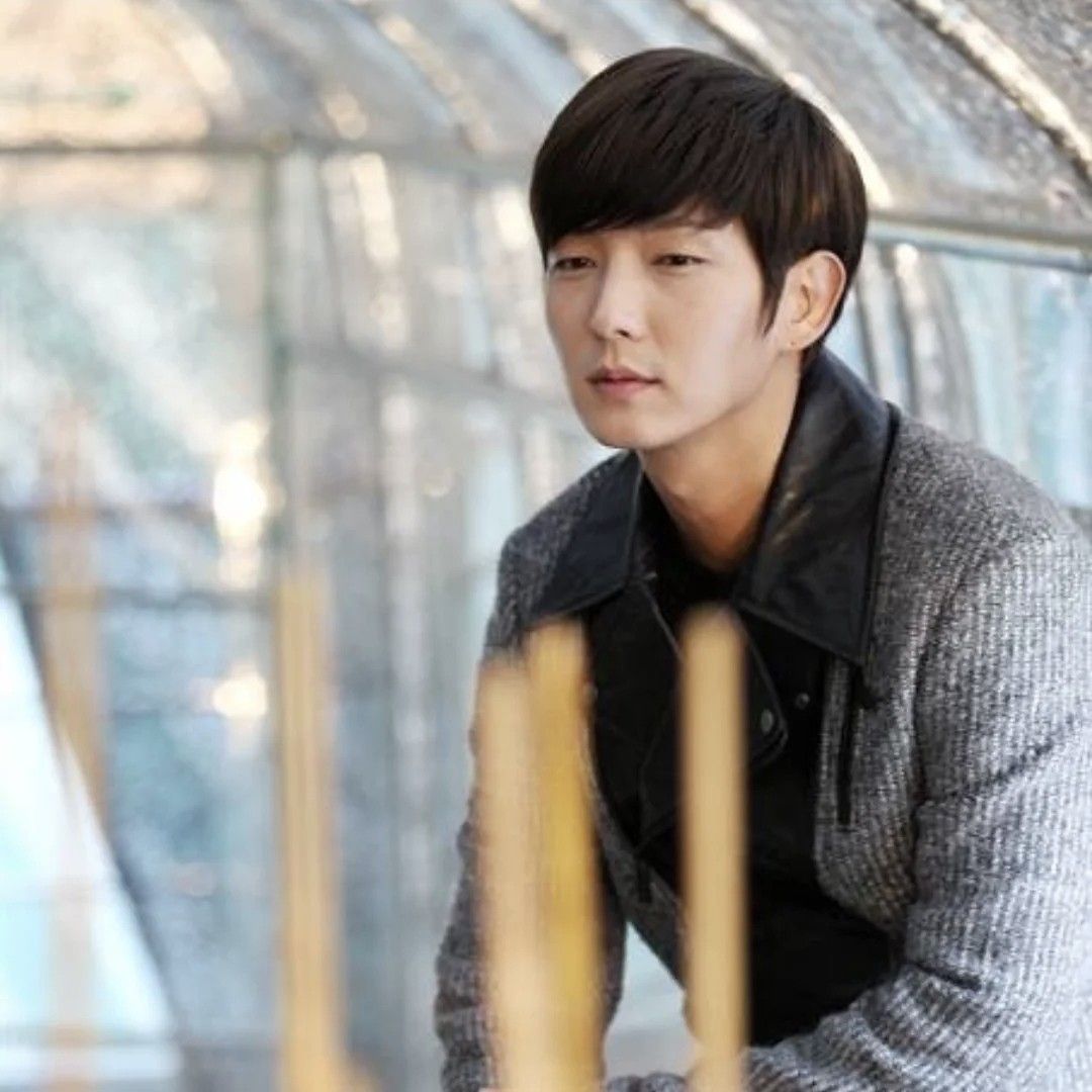 A moment captured by a fan of Lee Joongi