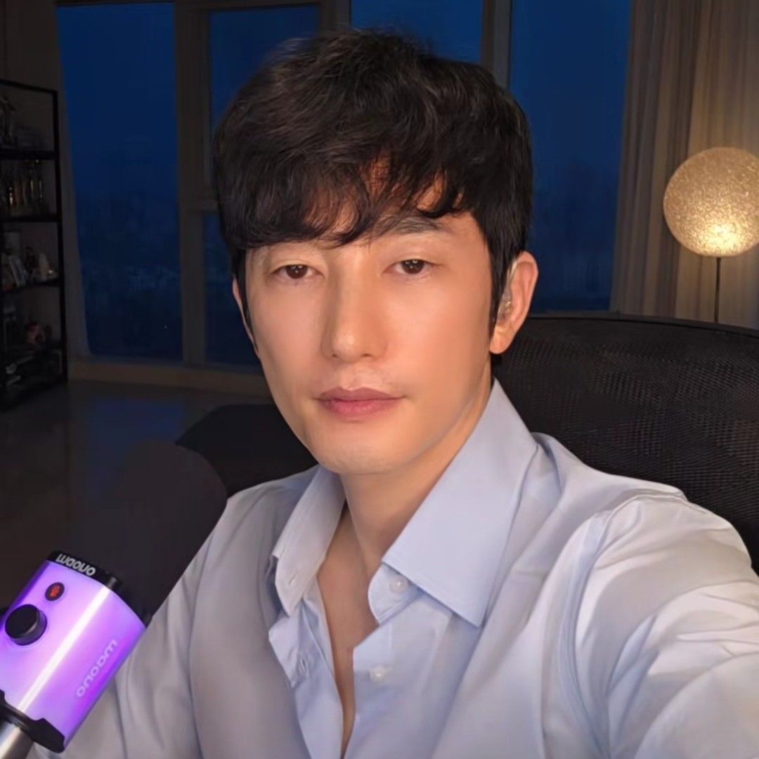 A moment captured by a fan of Park Sihoo