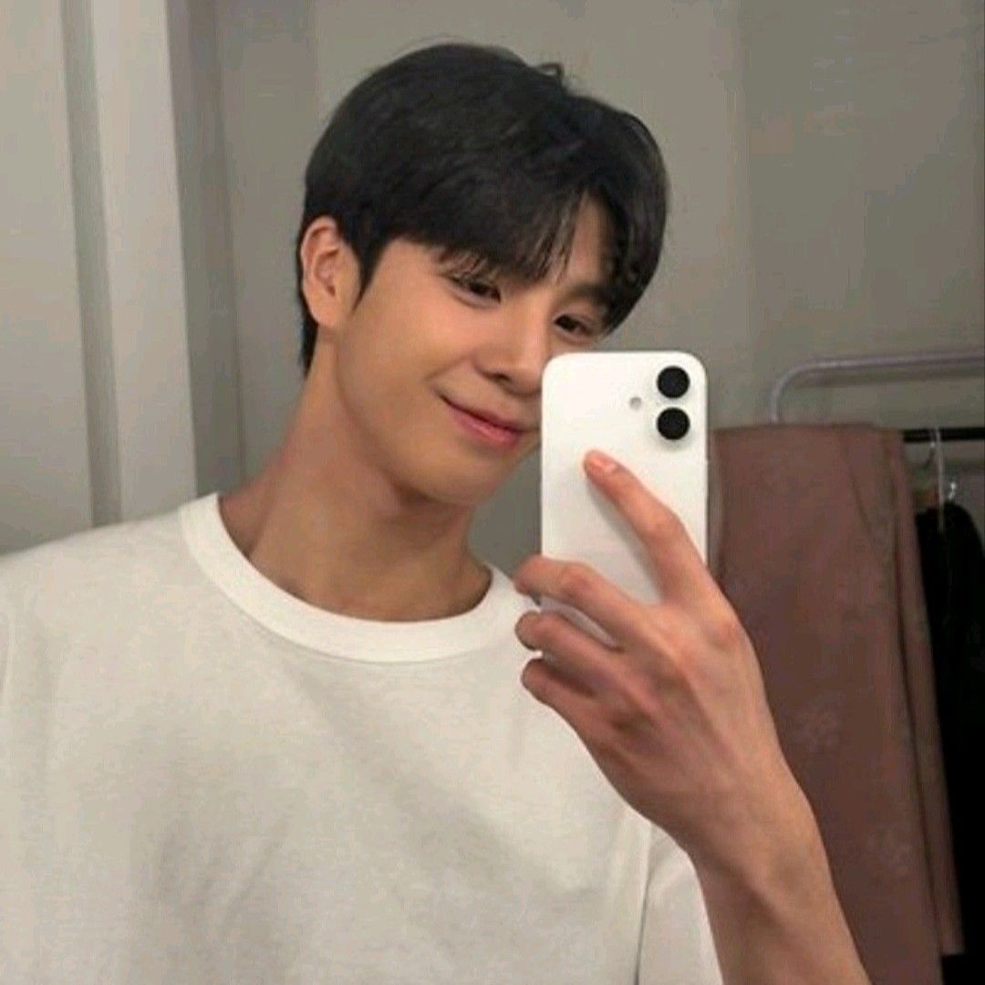 A moment captured by a fan of Jeong Dongwon