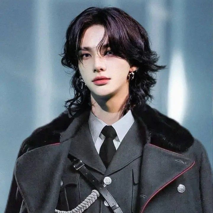Behind-the-scenes cut of Kim Hyunjin