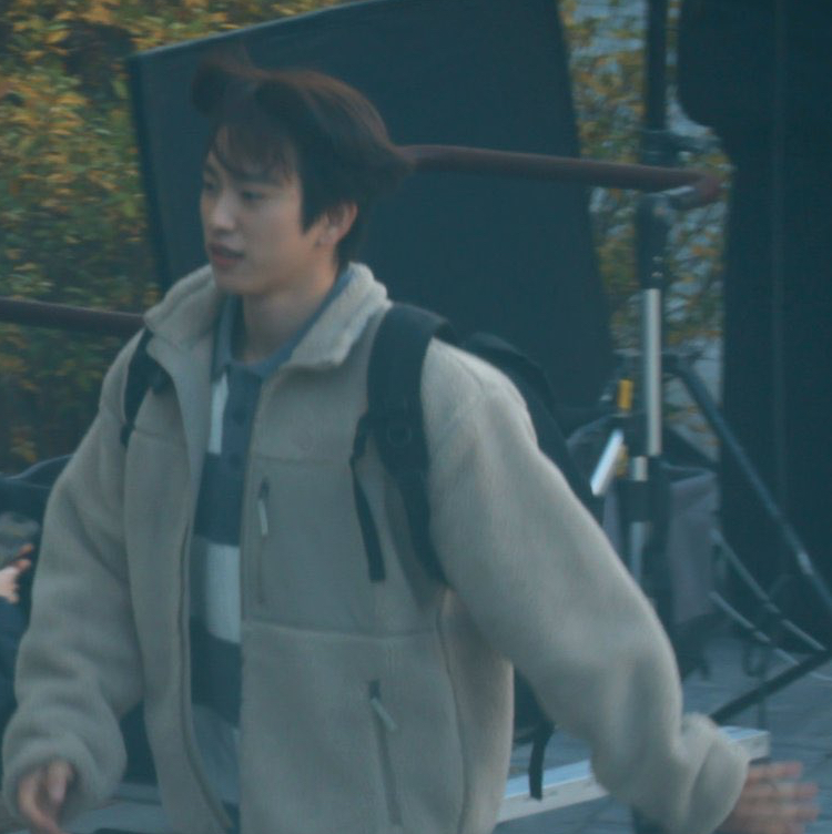 Behind-the-scenes cut of Park Jinyoung