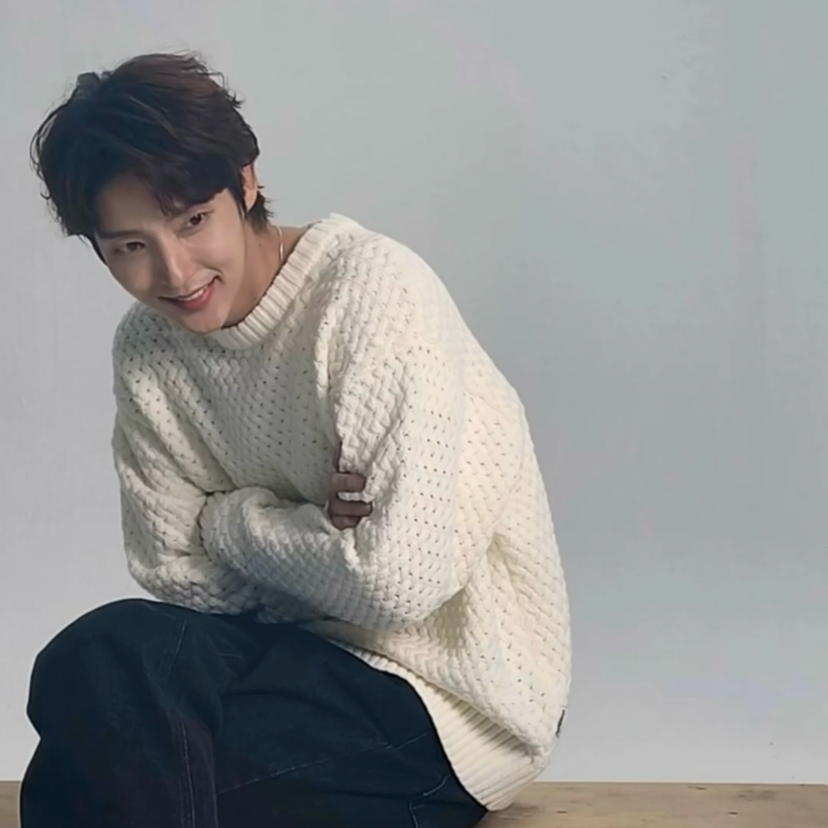 Behind-the-scenes cut of Lee Joongi