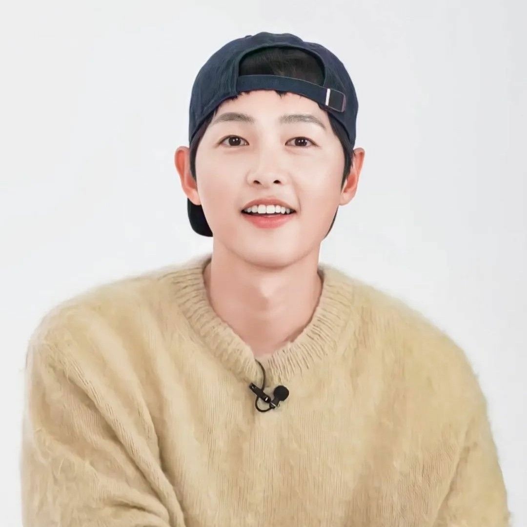A moment captured by a fan of Song Joongki