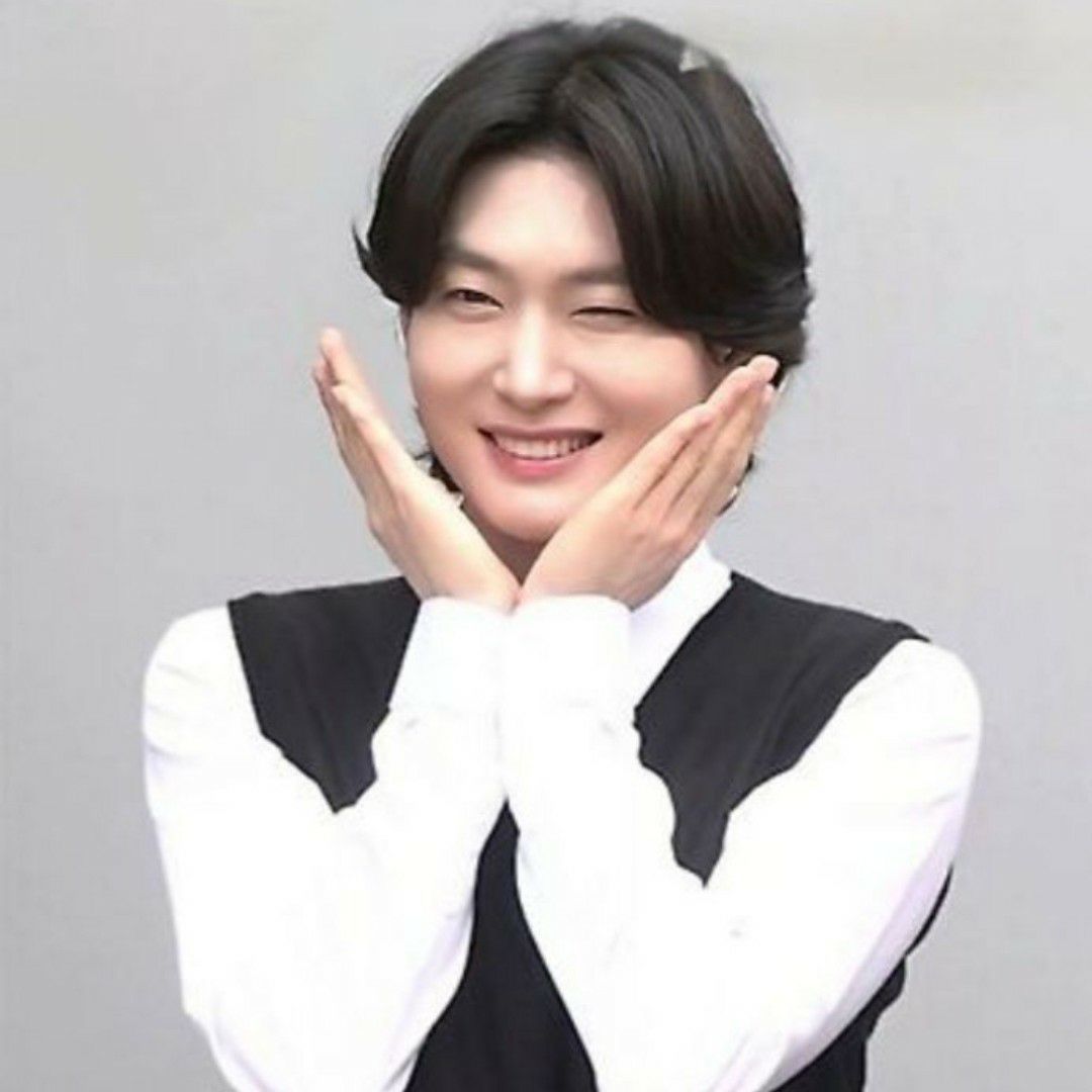 Behind-the-scenes cut of Kim Yongbin
