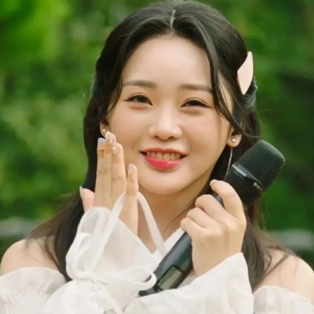 Behind-the-scenes cut of Hong Jiyoon