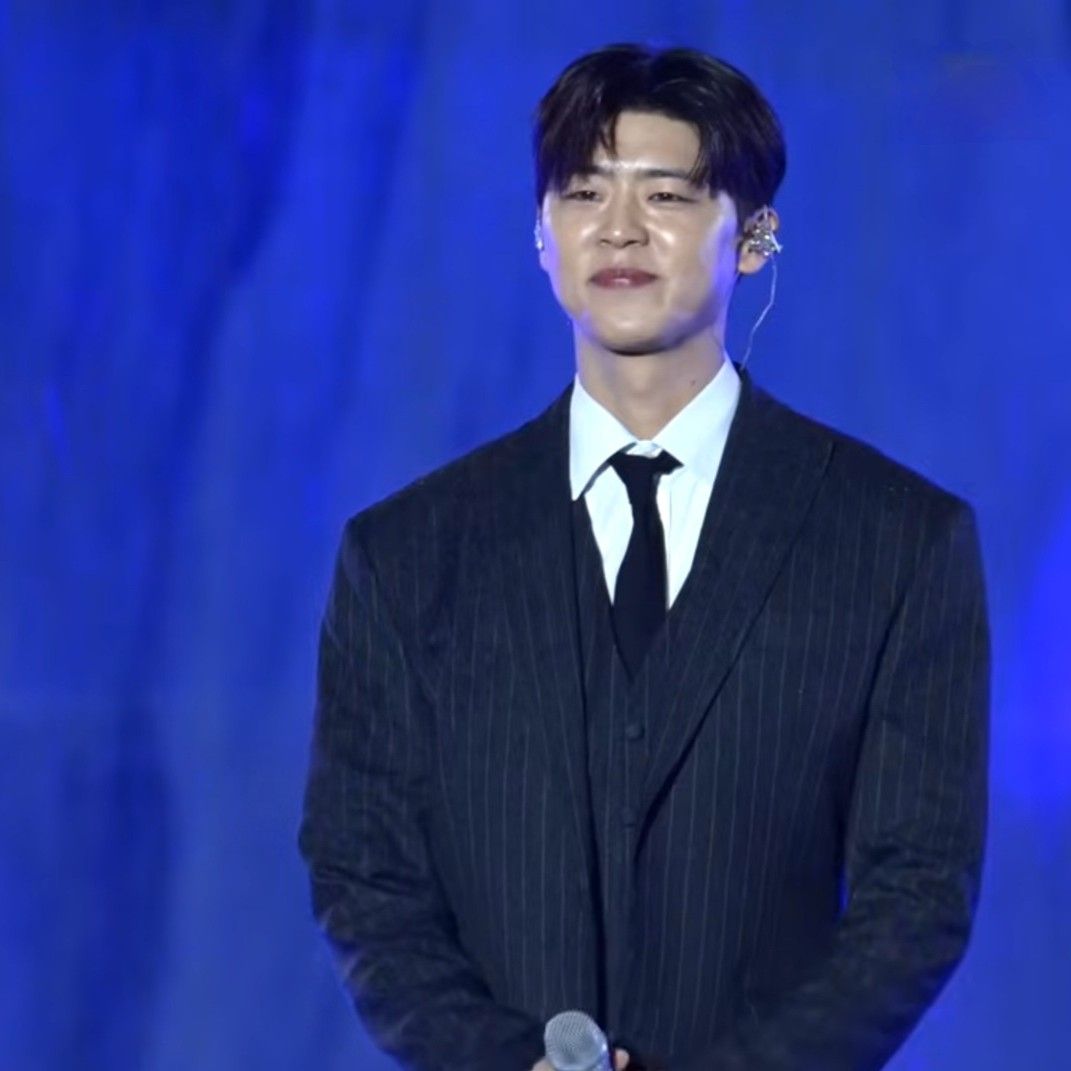 A moment captured by a fan of Park Jihyeon