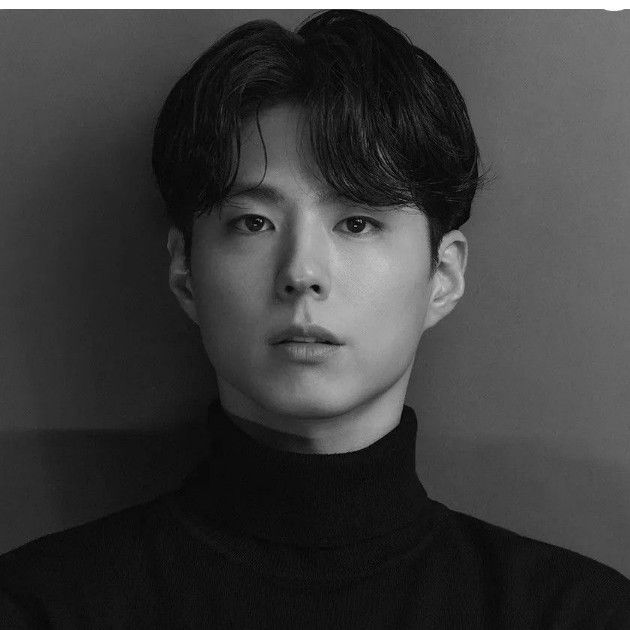 A moment captured by a fan of Park Bogum