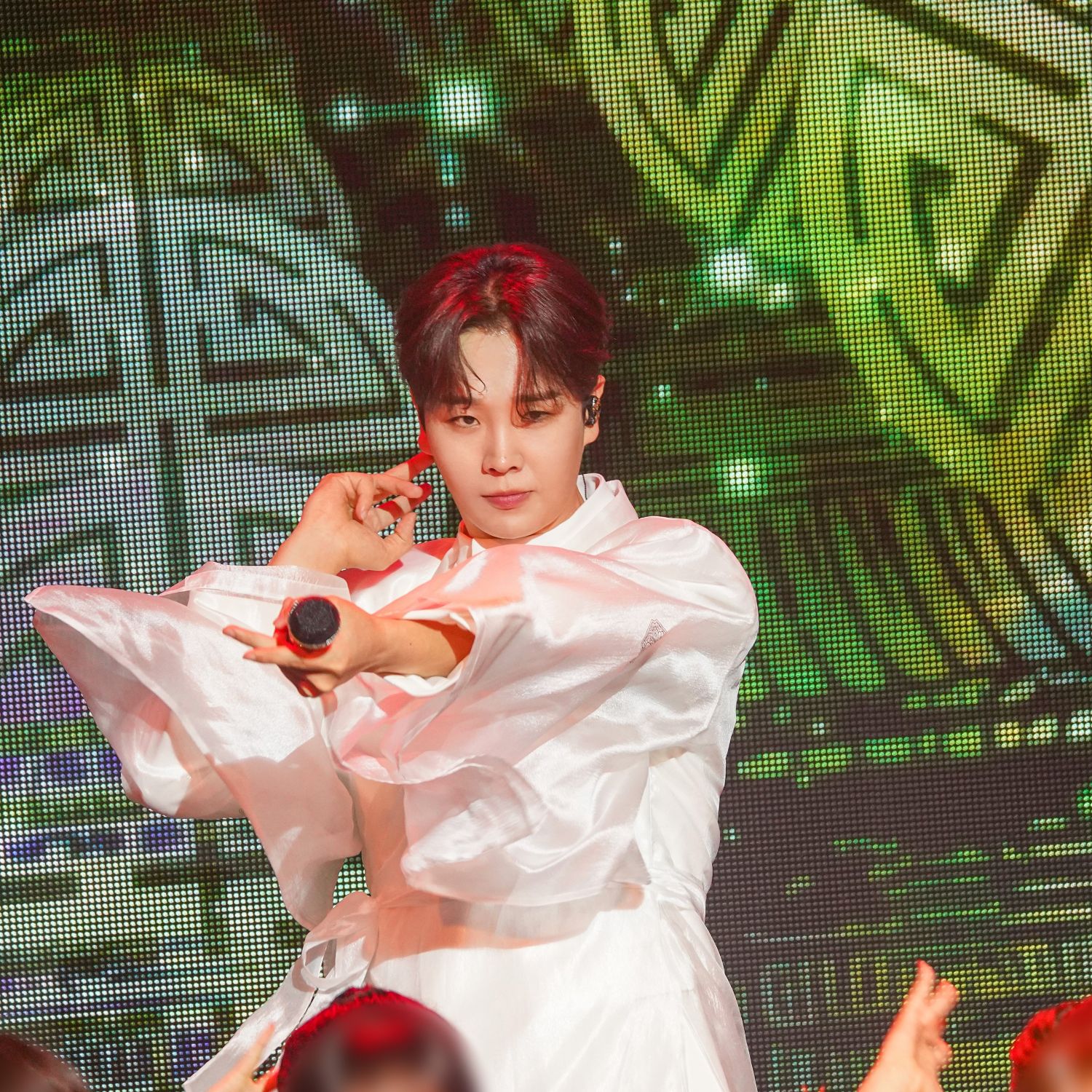 Behind-the-scenes cut of Song Minjun