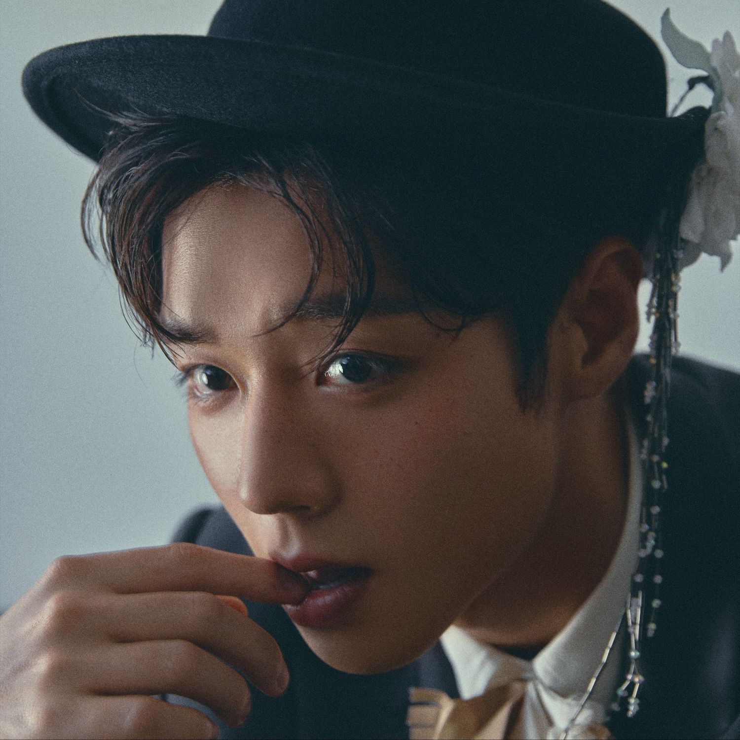Behind-the-scenes cut of Park Jihoon