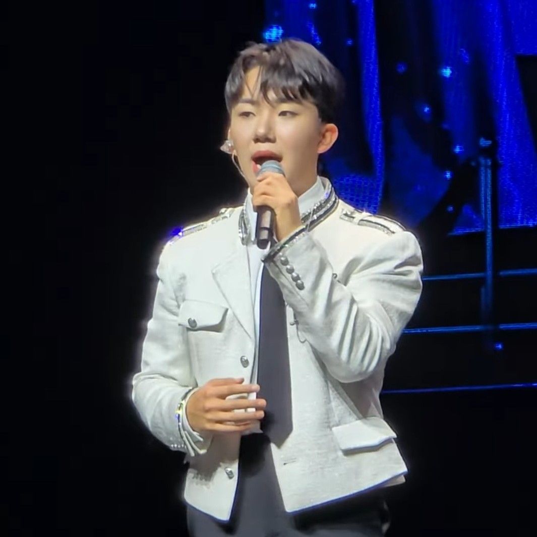 A moment captured by a fan of Nam Seungmin