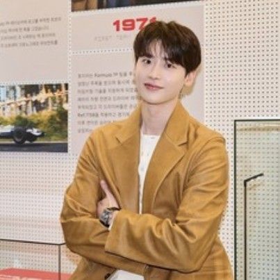 A moment captured by a fan of Lee Jongsuk