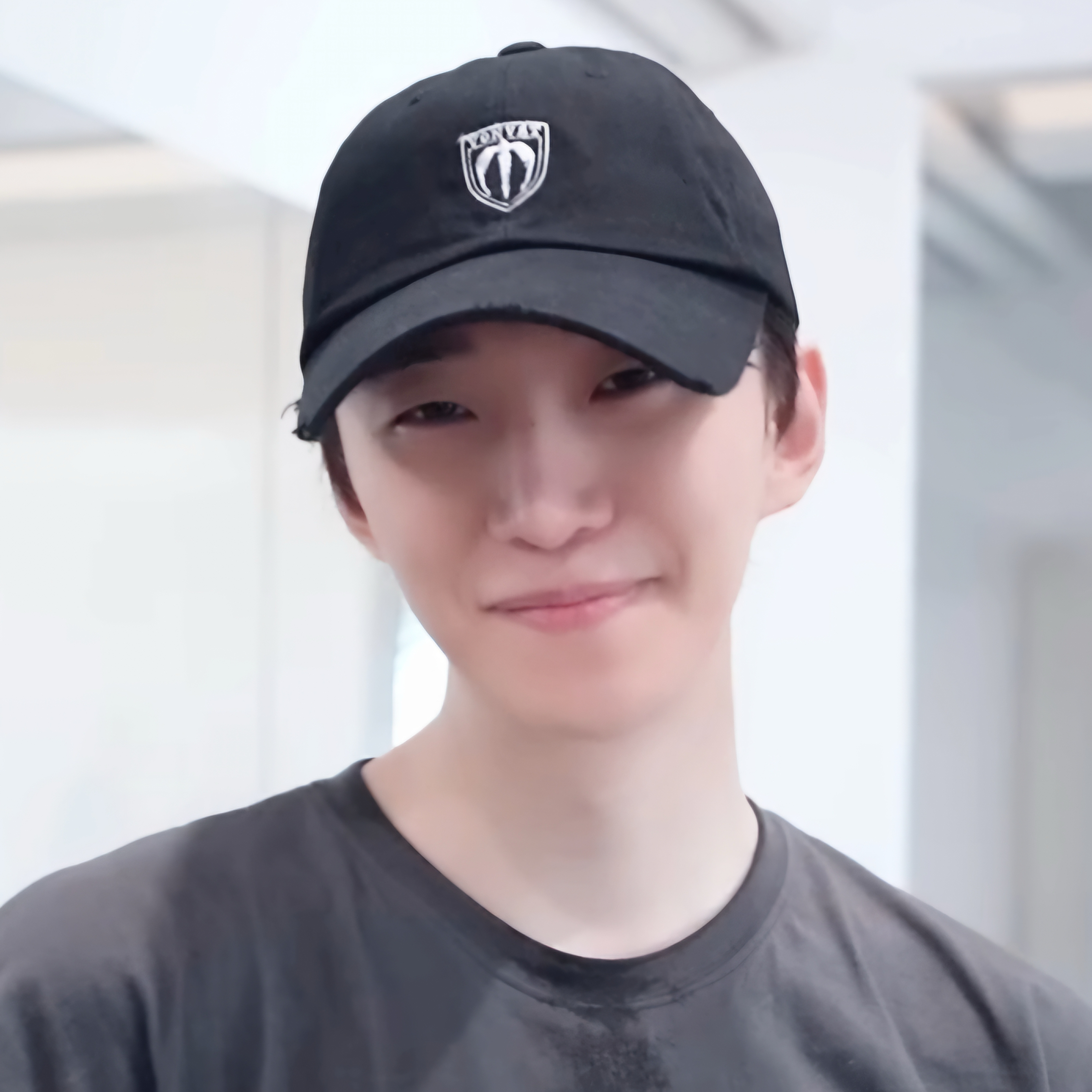 Behind-the-scenes cut of Lee Junho