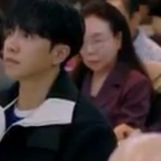 Behind-the-scenes cut of Lee Seunggi