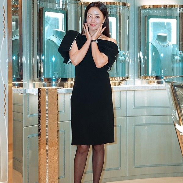 김희선의 최신 사진