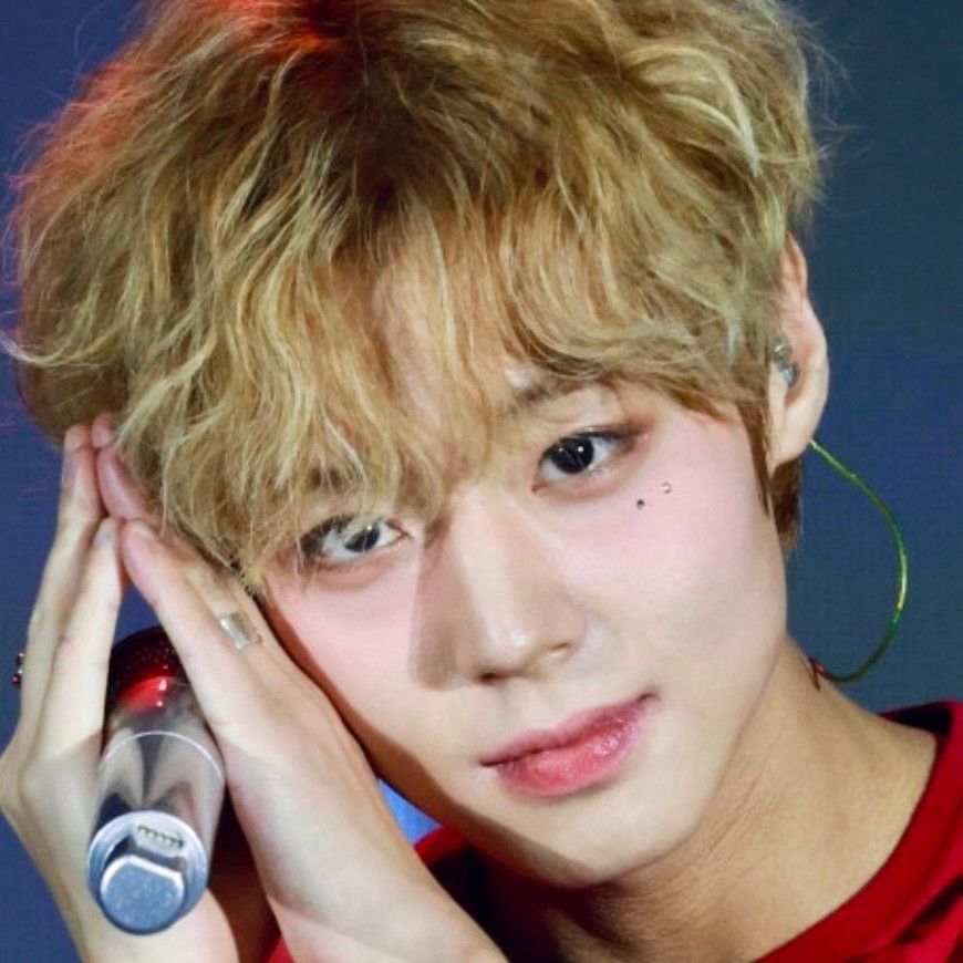 Behind-the-scenes cut of Park Jihoon